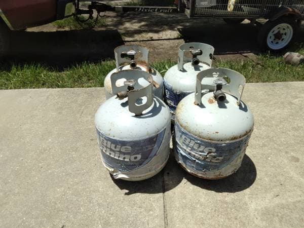 (4) FULL PROPANE TANKS!