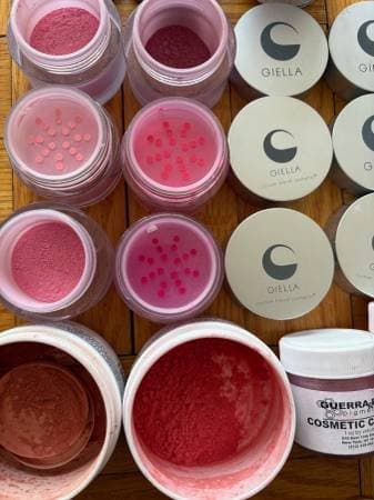 ARTISTS: COLORED PIGMENT LOT 42.00