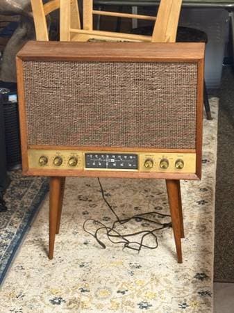 OUTSTANDING ANTIQUES & VINTAGE GARAGE SALE