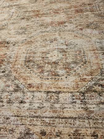 Elegant never used 8x10 area rug