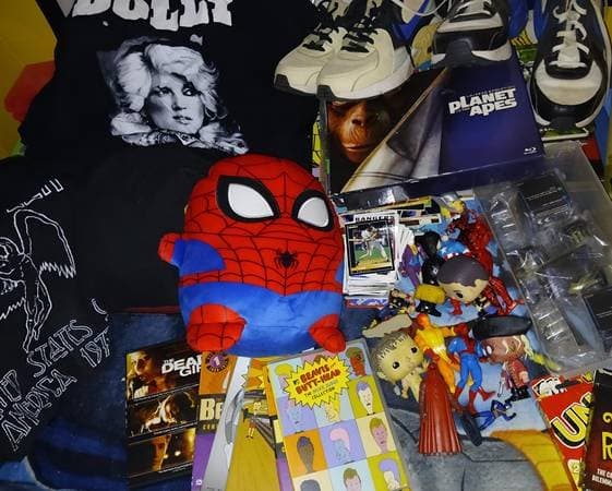 🎯 YARD SALE — COMICS • MOVIES • VINTAGE • TOYS • SHIRTS • RECORDS